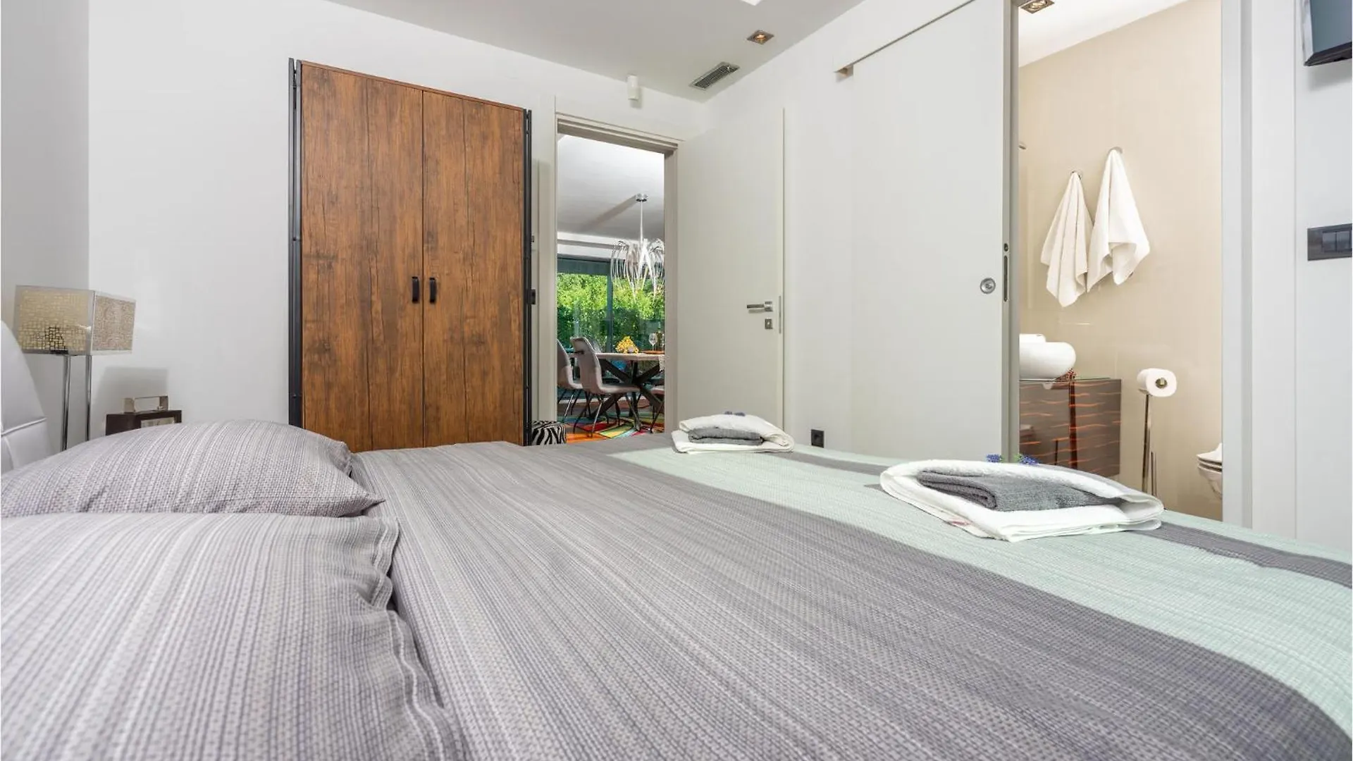 Amazing Apartment In Malinska With Kitchen 0*,
